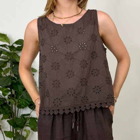 Top lace detail