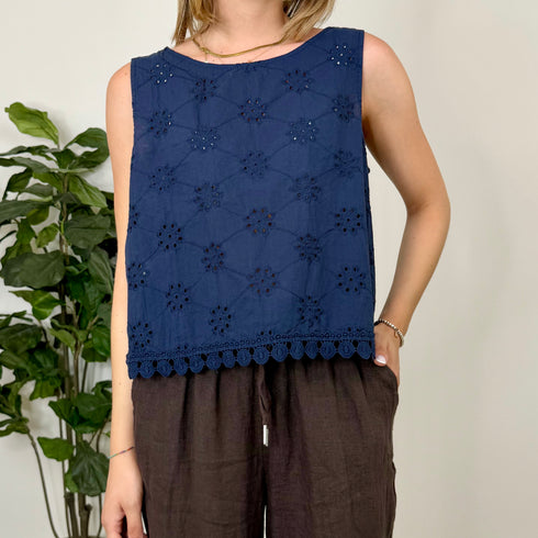 Top lace detail