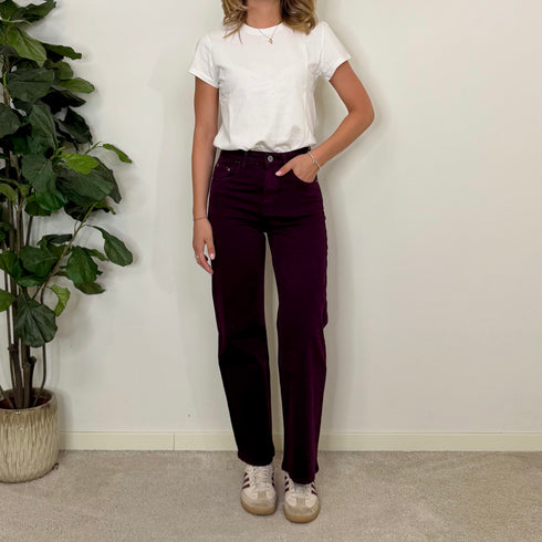 STRAIGHT FIT JEANS