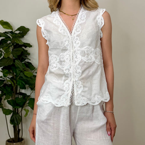 Camicia smanicata con ricami