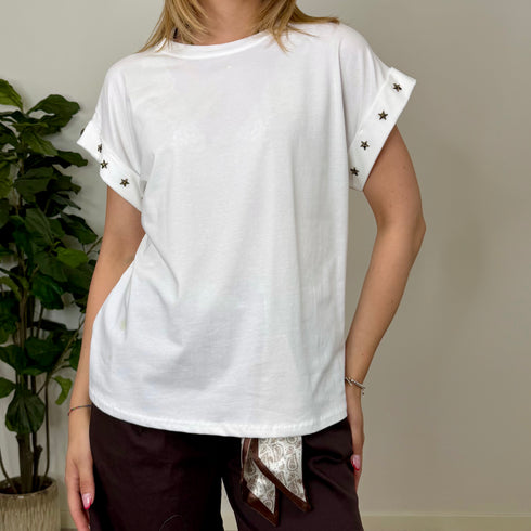 T-shirt con borchie